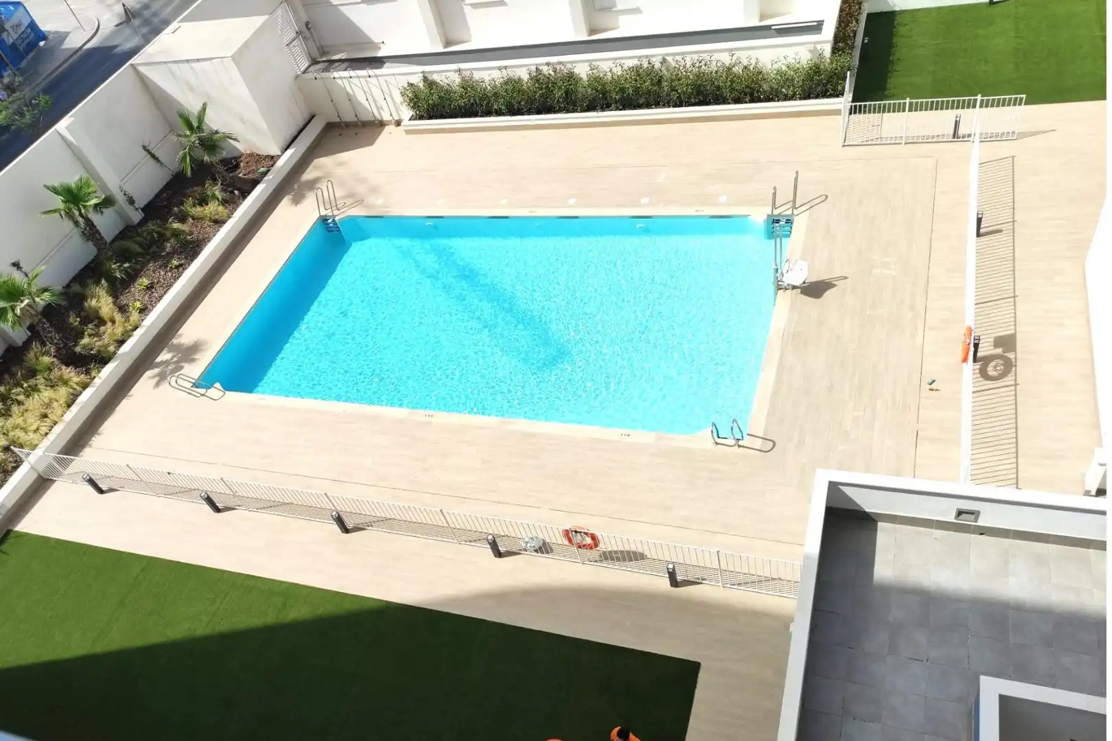 Piscina de Pis en venda en Córdoba amb Calefacció, Terrassa i Moblat
