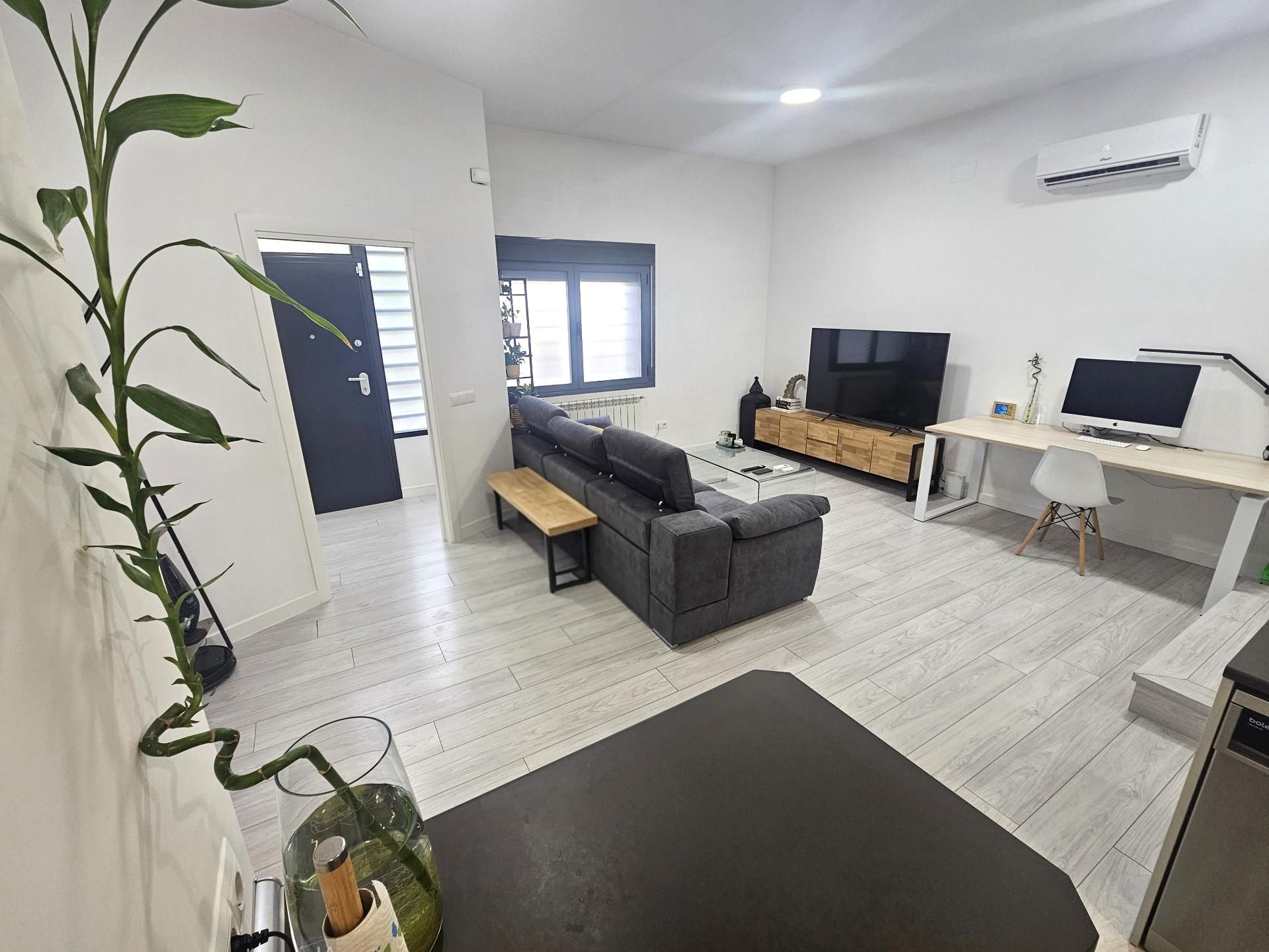 Sala d'estar de Planta baixa en venda en Pinto amb Aire condicionat, Calefacció i Piscina comunitària