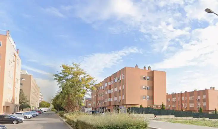 Außenansicht von Wohnung zum Verkauf in Valdemoro mit Klimaanlage, Terrasse und Abstellraum
