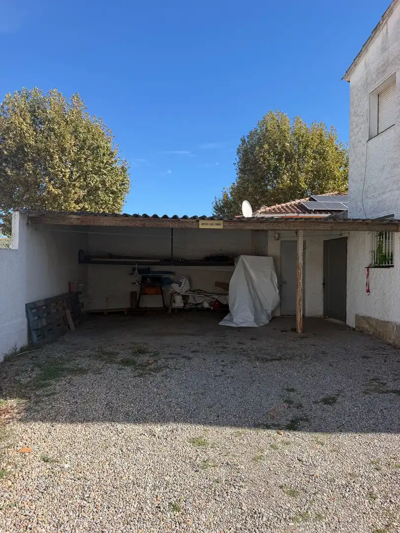 Parkplatz von Wohnungen zum Verkauf in Empuriabrava mit Klimaanlage, Terrasse und Möbliert