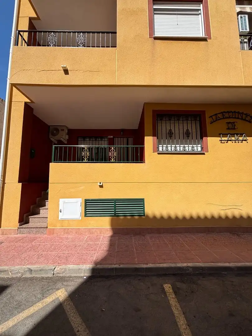 Vista exterior de Pis en venda en Los Alcázares amb Aire condicionat i Terrassa