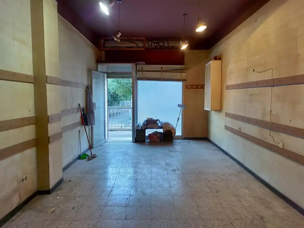 Business premises for sale in Carrer Amadeu Vives 30, imagen 3