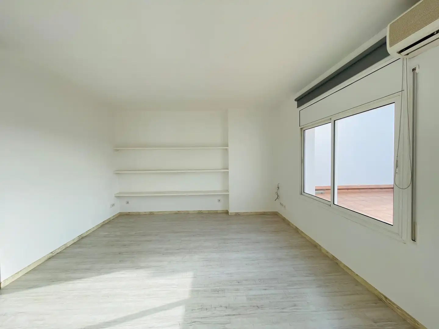 Sala de estar de Ático en venta en Barcelona con Aire acondicionado, Calefacción y Parquet