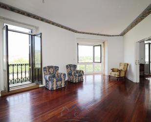 Sala d'estar de Pis en venda en Donostia - San Sebastián  amb Calefacció i Balcó