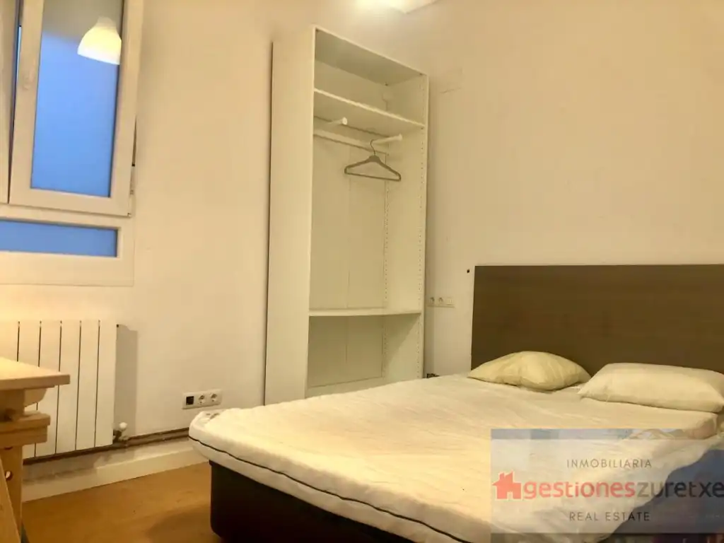 Habitación de Piso de alquiler en Bilbao  con Amueblado y Balcón