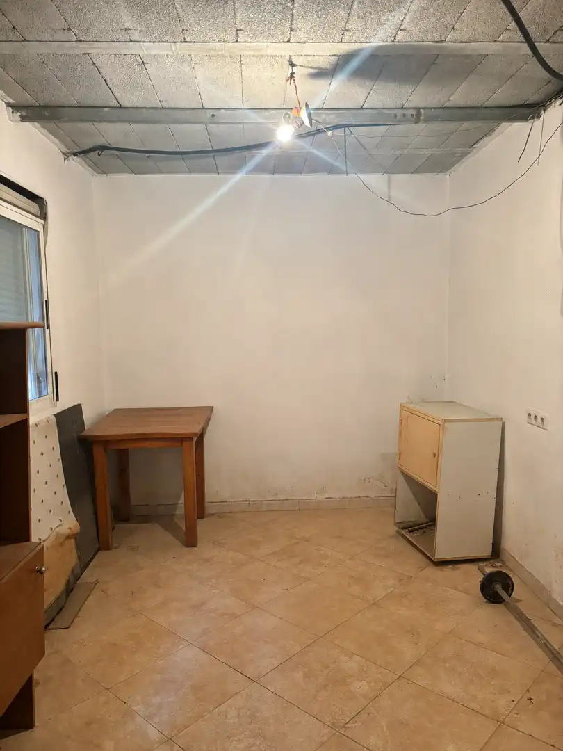 Einfamilien-Reihenhaus zum Verkauf in Valencia mit Klimaanlage, Terrasse und Abstellraum