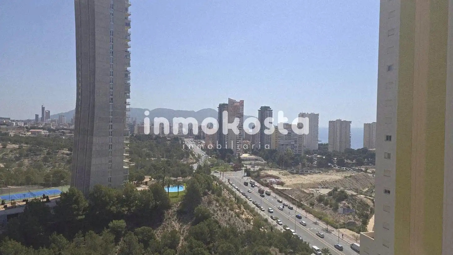 Vista exterior de Piso en venta en Benidorm con Aire acondicionado, Terraza y Trastero