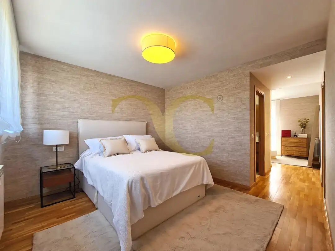 Habitación de Piso en venta en Oviedo  con Calefacción, Terraza y Trastero