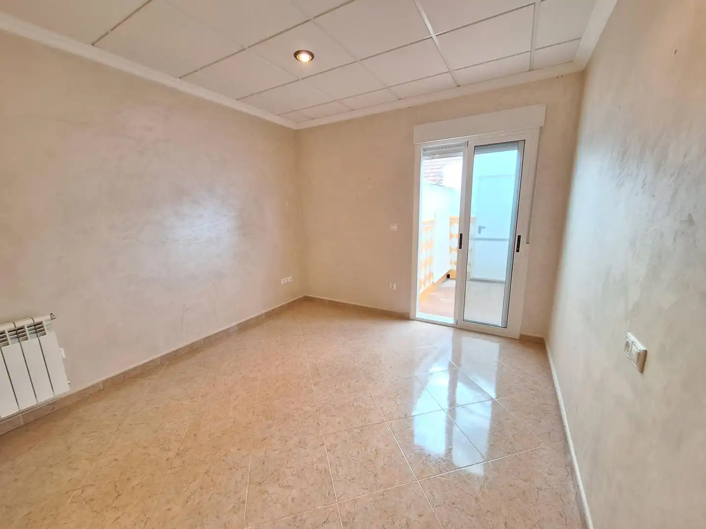 Habitación de Casa o chalet en venta en Algueña con Calefacción, Balcón y Jacuzzi