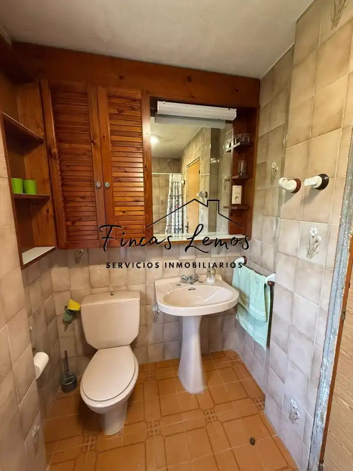 Baño de Casa o chalet en venta en Camariñas con Jardín privado, Terraza y Amueblado