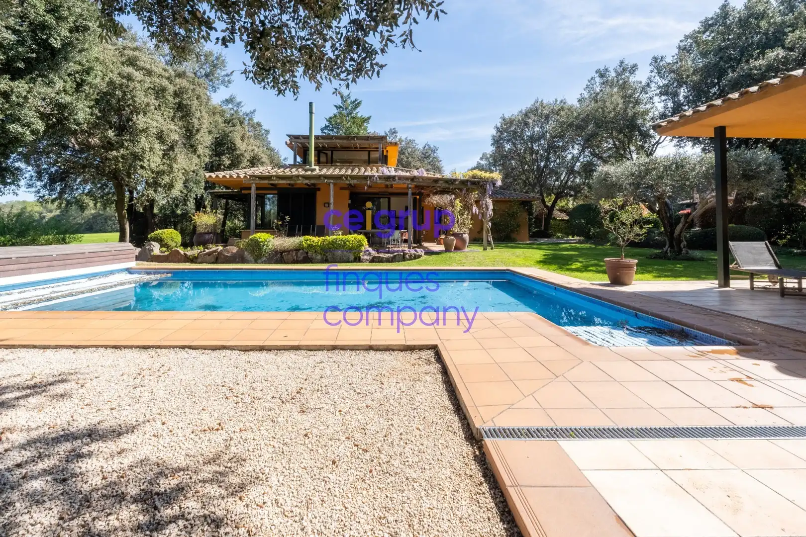 Jardí de Casa o xalet en venda en Navata amb Calefacció, Terrassa i Piscina