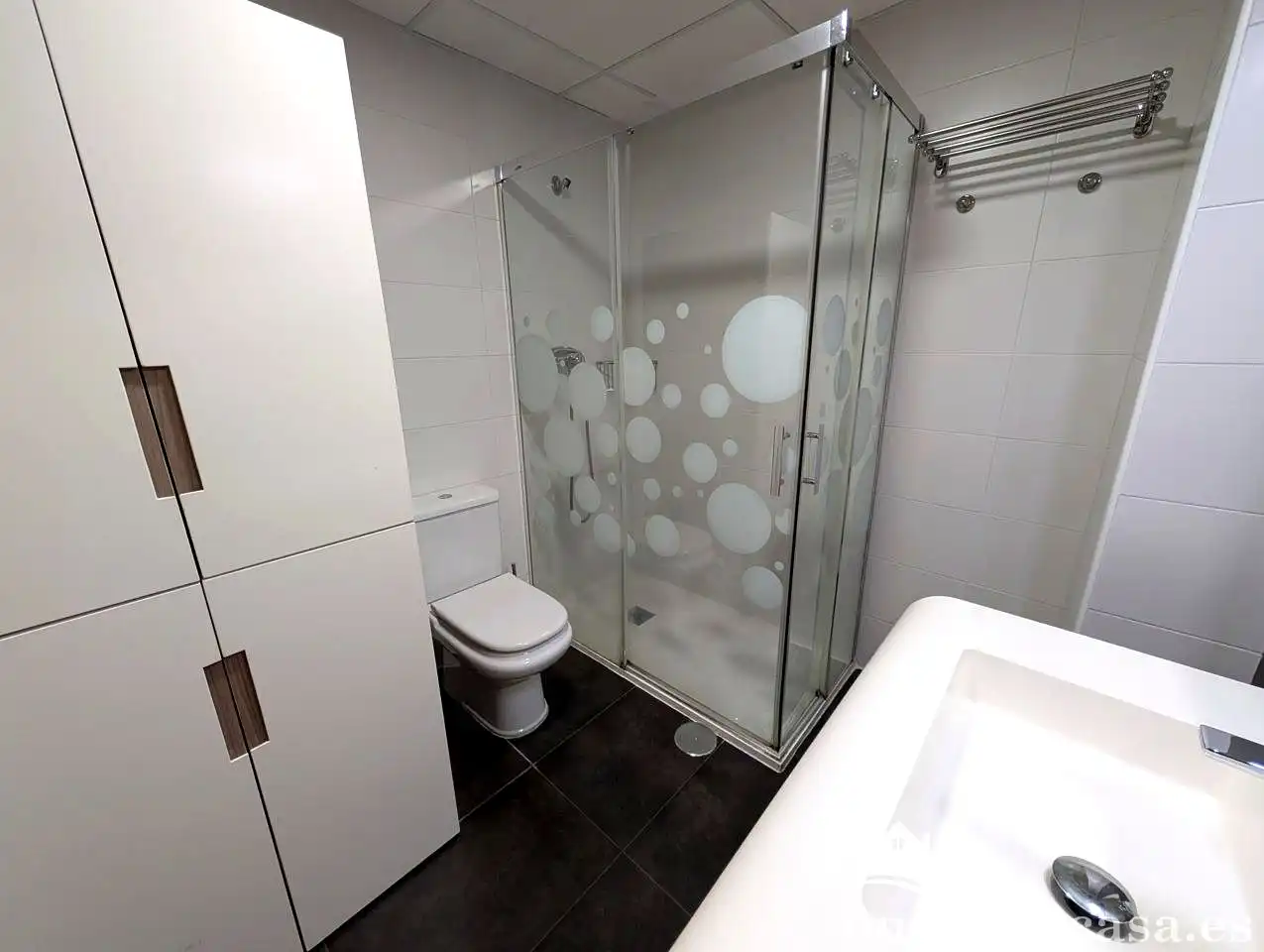 Baño de Piso de alquiler en Linares con Aire acondicionado, Terraza y Amueblado