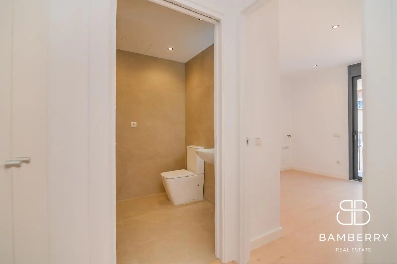 Bany de Àtic en venda en Sant Boi de Llobregat amb Parquet