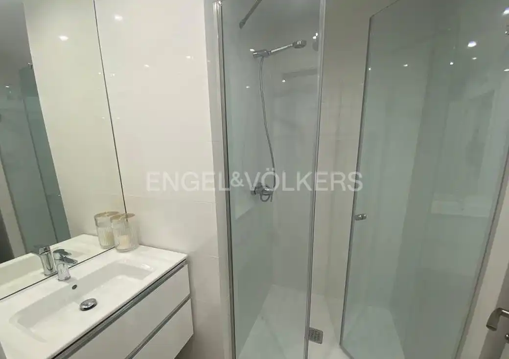Bathroom of Apartments for rent in Madrid  with Air Conditioner, Heating and Furnished