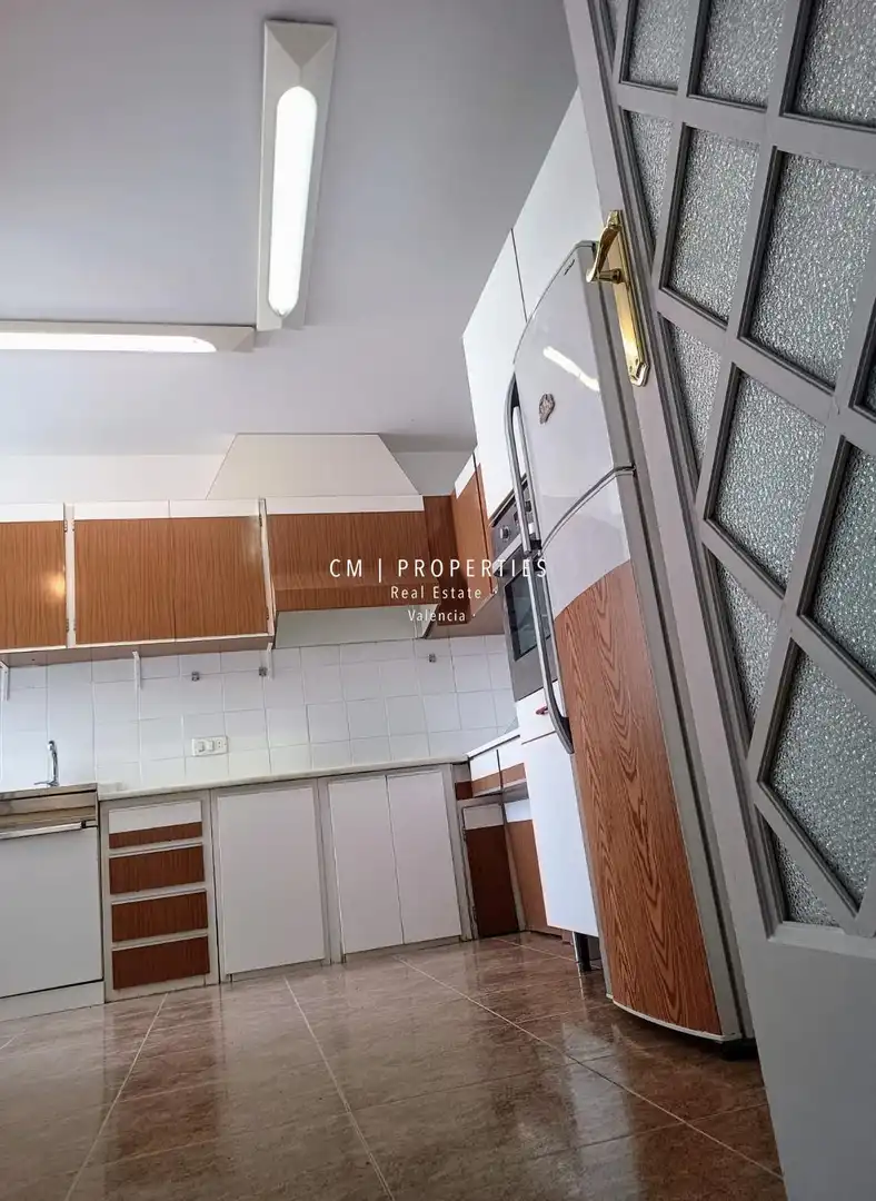 Kitchen of Flat for rent in Valencia  with Air Conditioner, Heating and Terrace