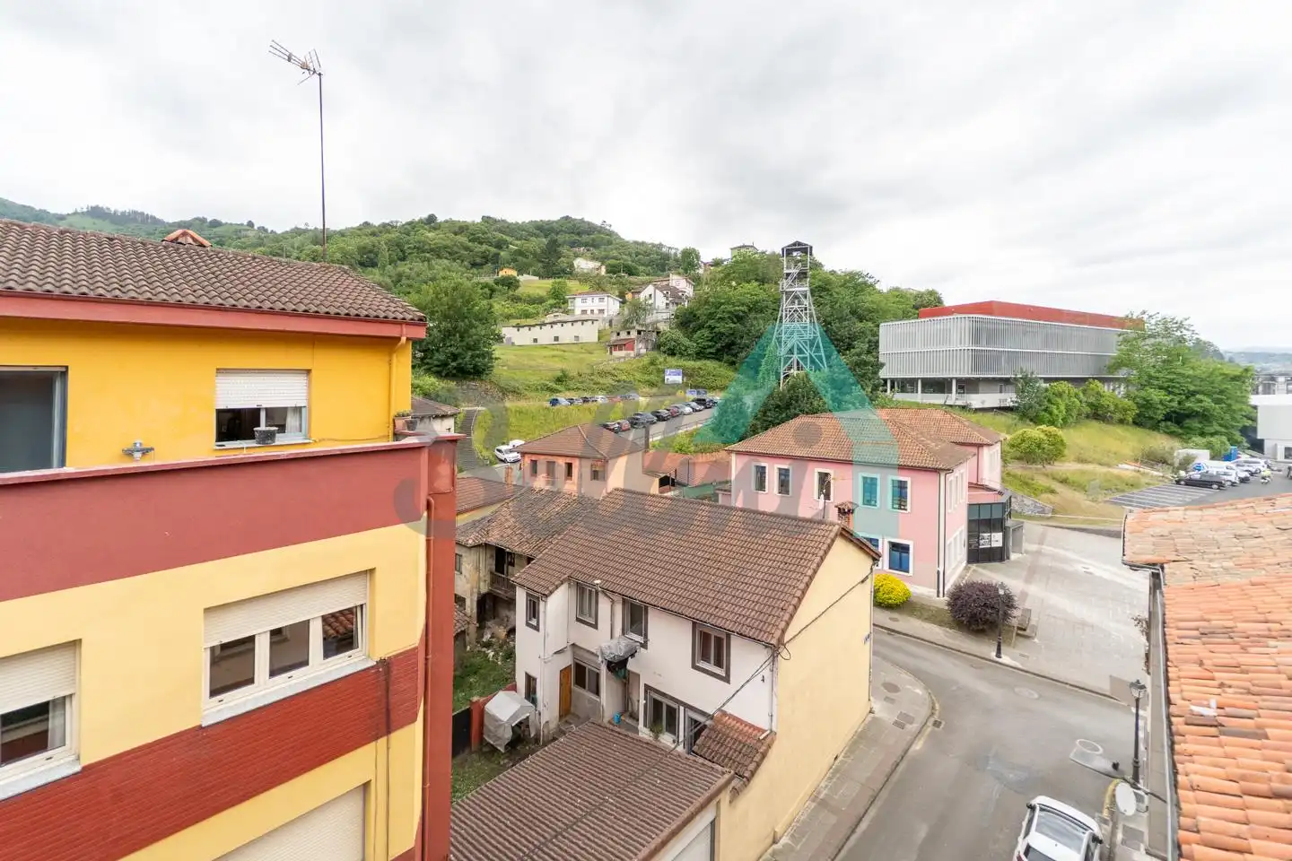 Vista exterior de Piso en venta en San Martín del Rey Aurelio con Calefacción, Parquet y Trastero