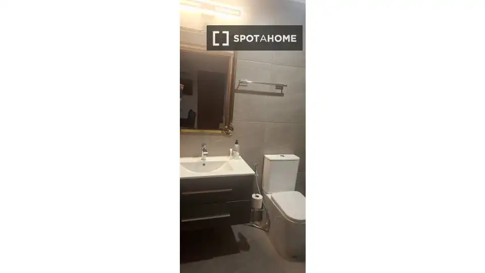 Badezimmer von Wohnung zur Miete in Rubí mit Klimaanlage, Heizung und Möbliert