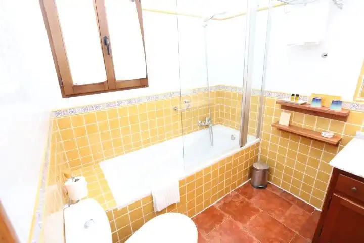 Bany de Finca rústica en venda en Quirós amb Calefacció, Jardí privat i Terrassa