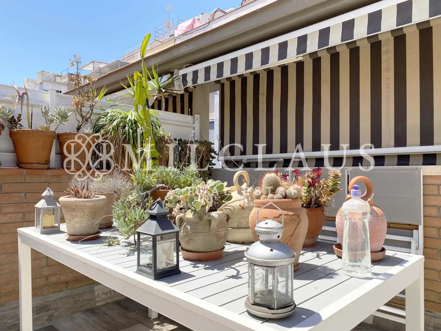 Terrasse von Einfamilien-Reihenhaus zum Verkauf in L'Hospitalet de Llobregat mit Klimaanlage, Heizung und Parkett