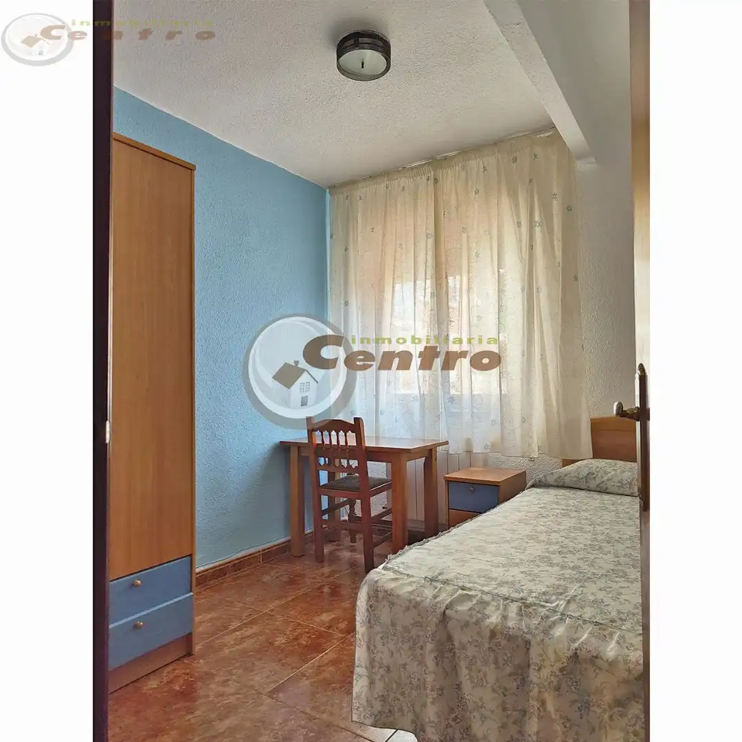 Flat for rent in antonio gotor, Parque Sur