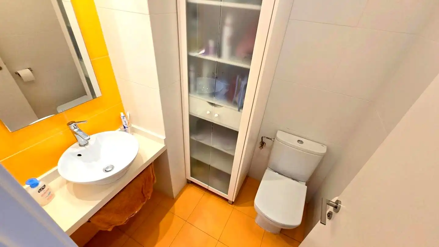 Bany de Apartament de lloguer en Gandia amb Aire condicionat, Parquet i Terrassa