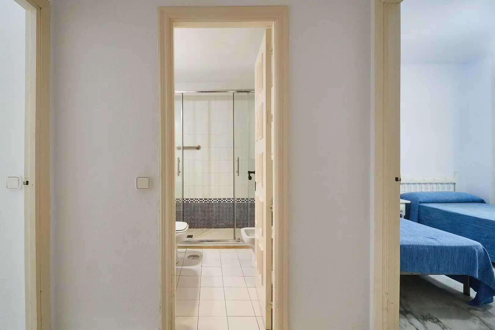Bathroom of Flat for sale in Fuengirola  with Air Conditioner, Terrace and Community pool