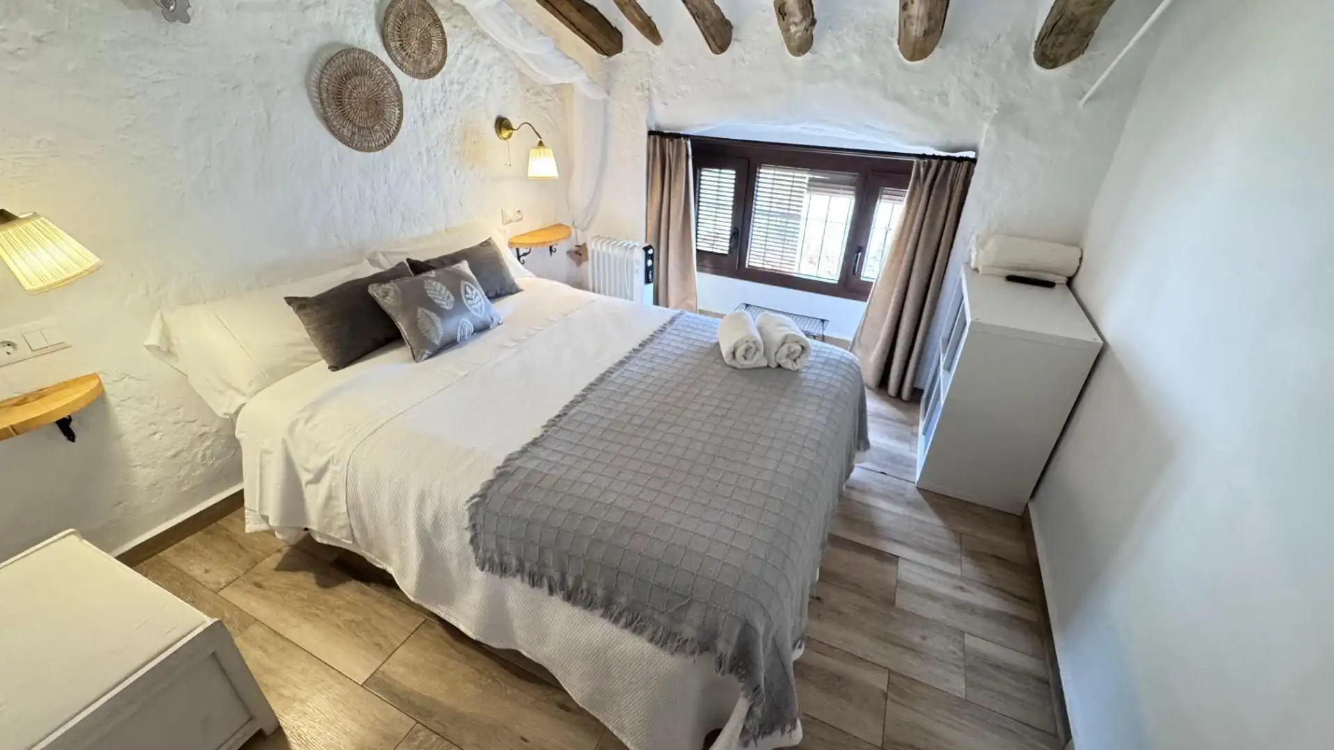 Bedroom of Houses for sale in Iznájar  with Air Conditioner, Heating and Terrace