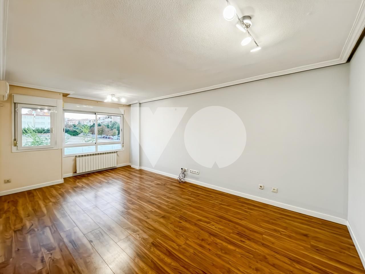 Living room of Flat for sale in  Madrid Capital  with Air Conditioner, Heating and Storage room