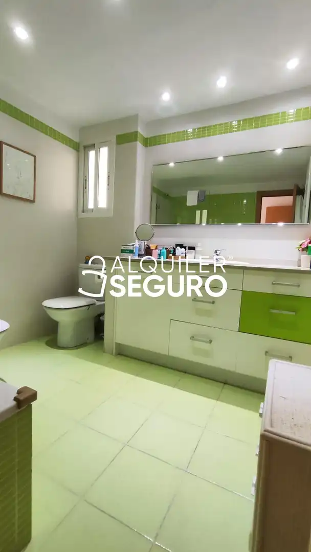 Bathroom of Flat for rent in Valencia  with Air Conditioner, Heating and Terrace