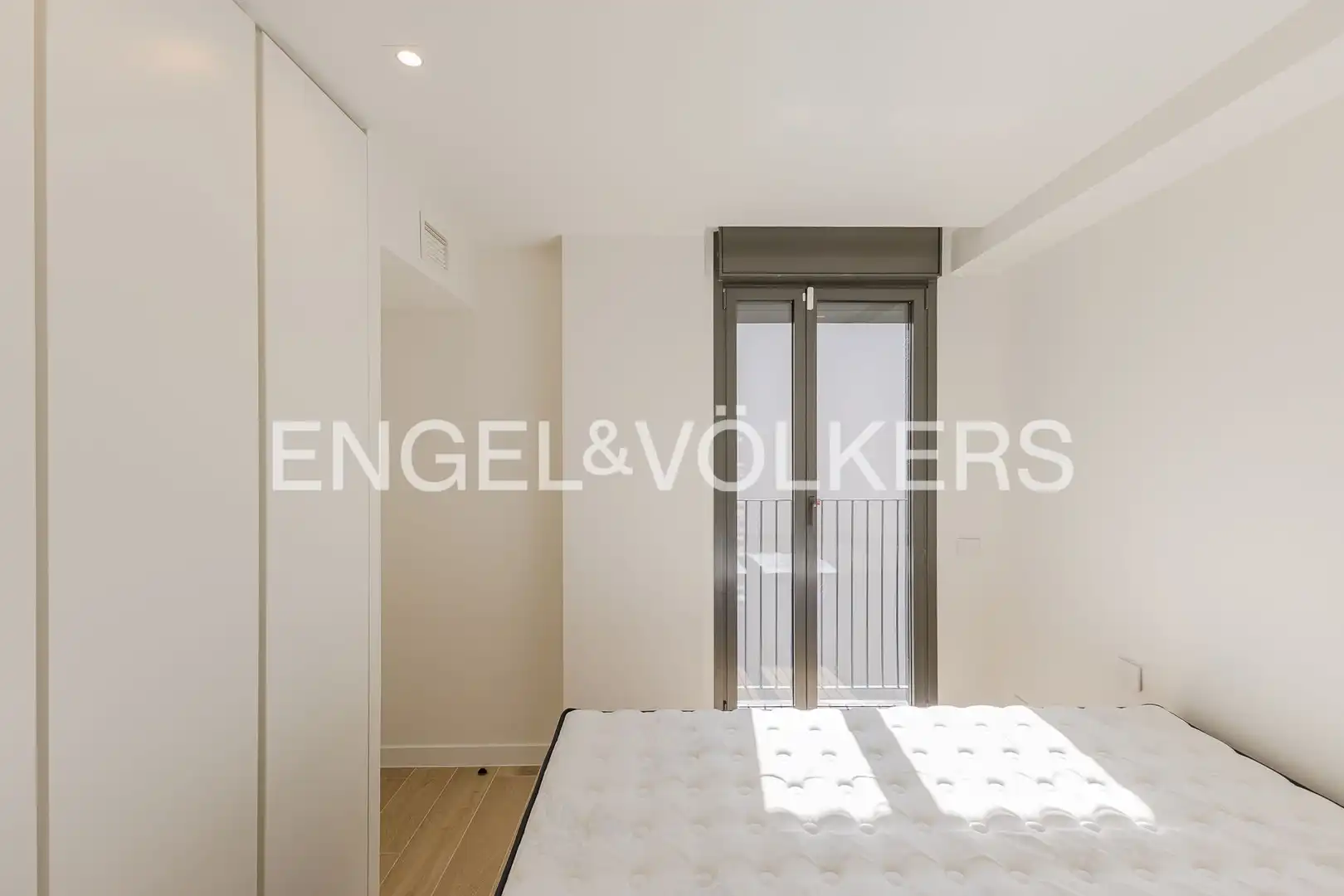 Habitación de Piso en venta en Madrid con Aire acondicionado, Calefacción y Jardín privado