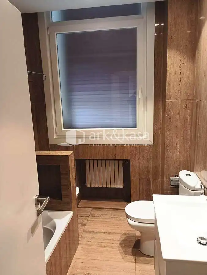 Badezimmer von Wohnung zur Miete in Valencia mit Klimaanlage, Heizung und Möbliert
