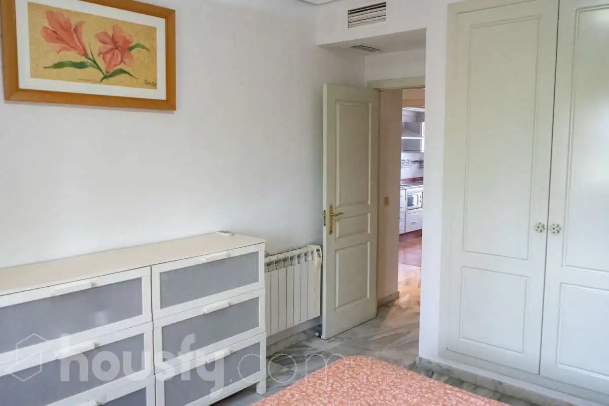Schlafzimmer von Wohnung zur Miete in Sevilla mit Klimaanlage, Heizung und Terrasse