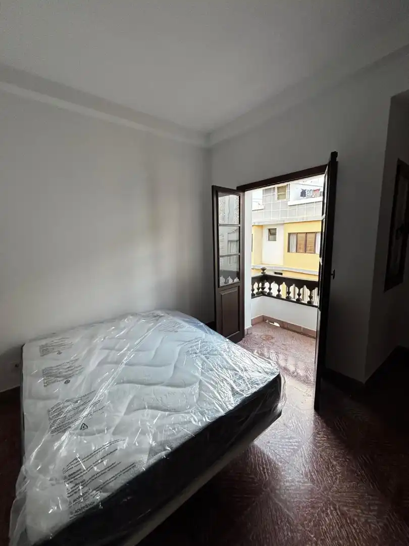 Habitación de Piso de alquiler en Las Palmas de Gran Canaria con Amueblado y Balcón
