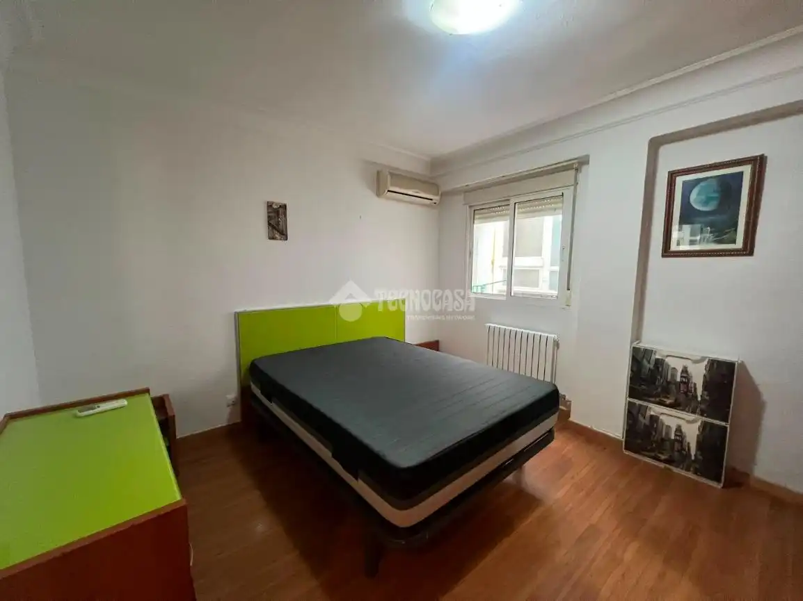 Bedroom of Flat for sale in Zaragoza