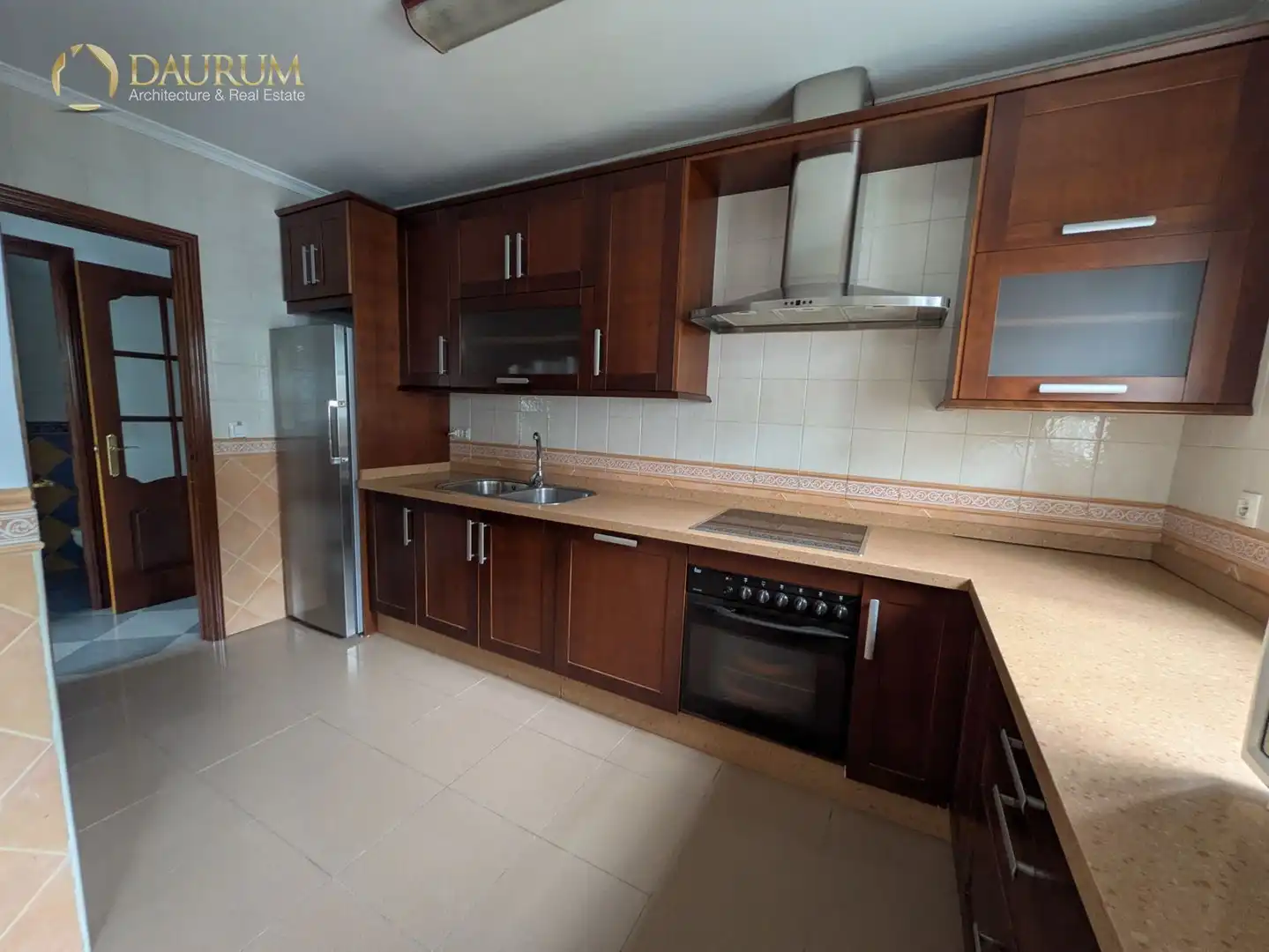 Cocina de Casa adosada en venta en Mairena del Aljarafe con Aire acondicionado, Calefacción y Jardín privado
