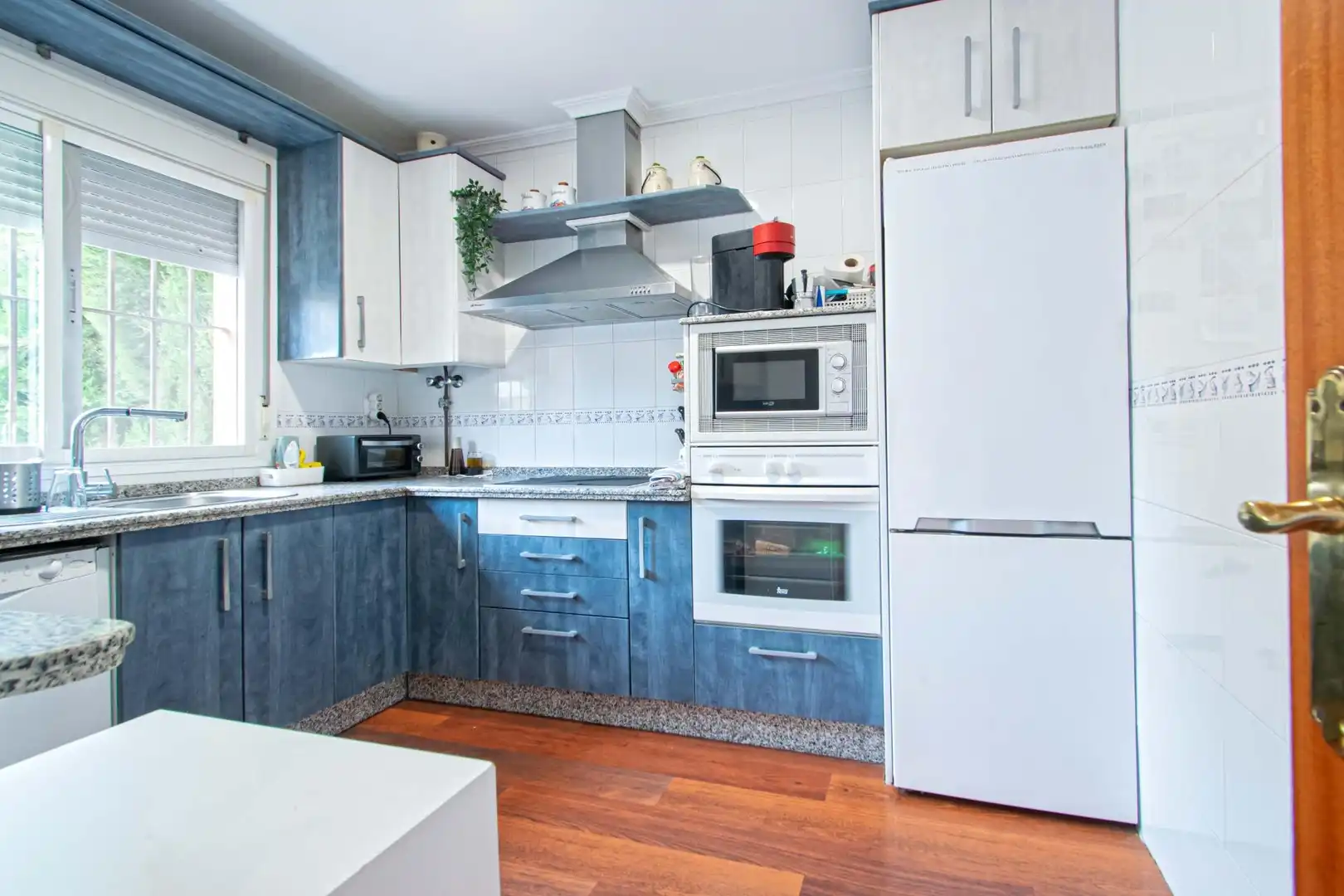 Kitchen of Detached homes for sale in Almensilla  with Private garden, Storage room and Swimming Pool