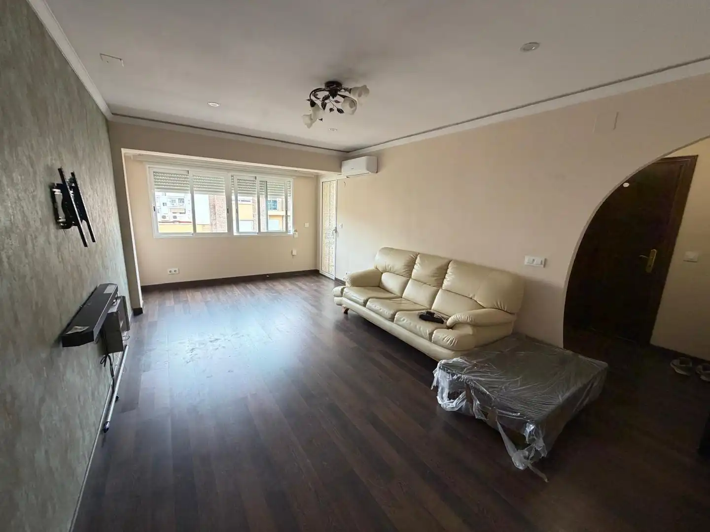 Wohnzimmer von Wohnung zur Miete in Moncada mit Klimaanlage, Parkett und Möbliert