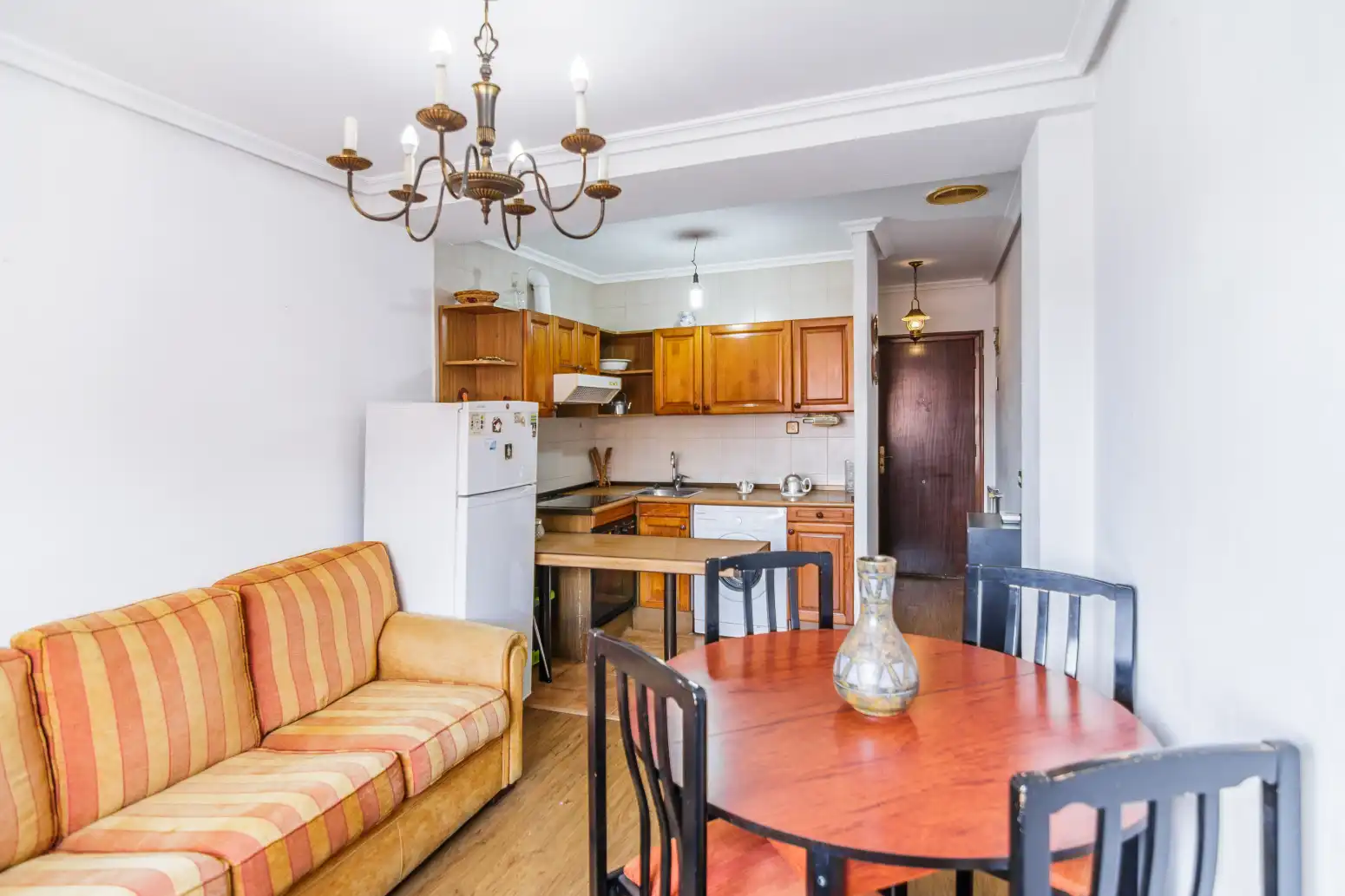 Kitchen of Flat for sale in Oviedo   with Heating, Storage room and Furnished