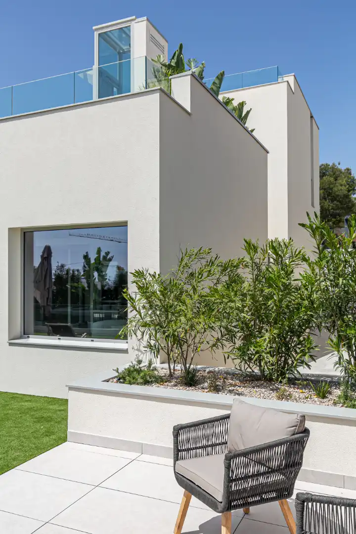 Außenansicht von Haus oder Chalet zum Verkauf in Sitges mit Klimaanlage, Heizung und Privatgarten