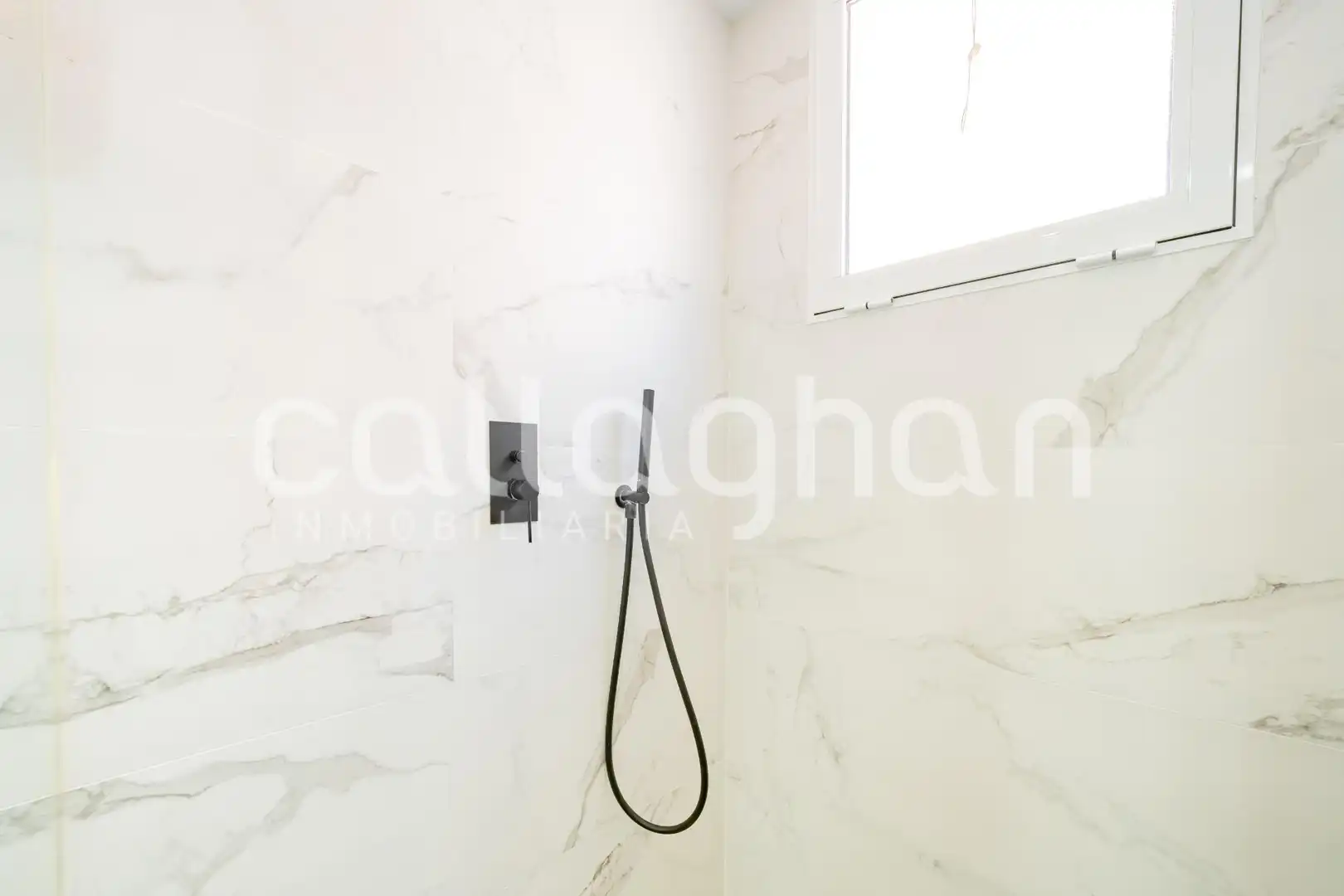 Baño de Piso en venta en Valencia con Aire acondicionado, Calefacción y Amueblado