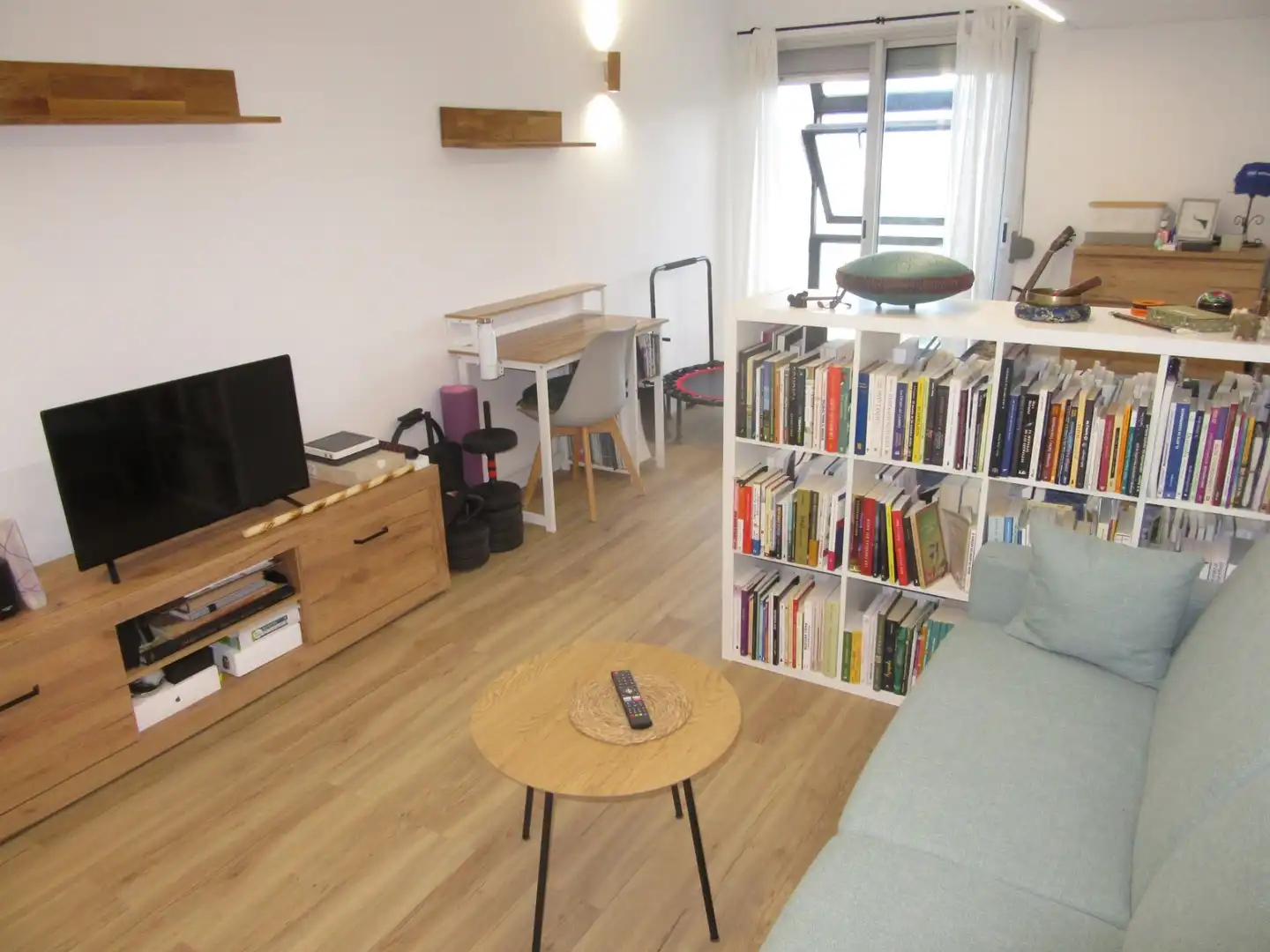Sala de estar de Apartamento en venta en Jaca con Calefacción, Terraza y Amueblado