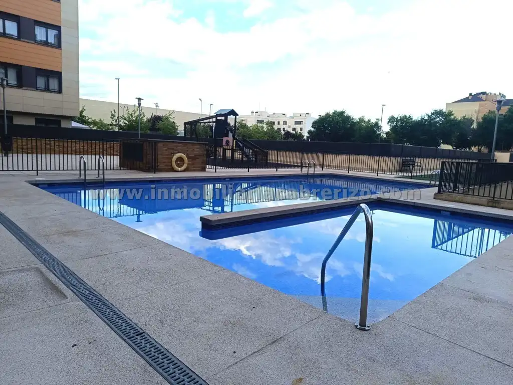 Piscina de Apartamento en venta en  Logroño con Aire acondicionado, Calefacción y Parquet