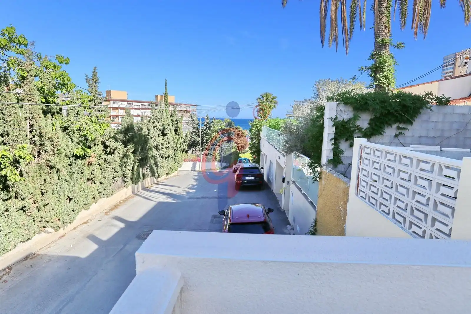 Vista exterior de Casa o xalet en venda en Alicante / Alacant amb Jardí privat, Terrassa i Piscina