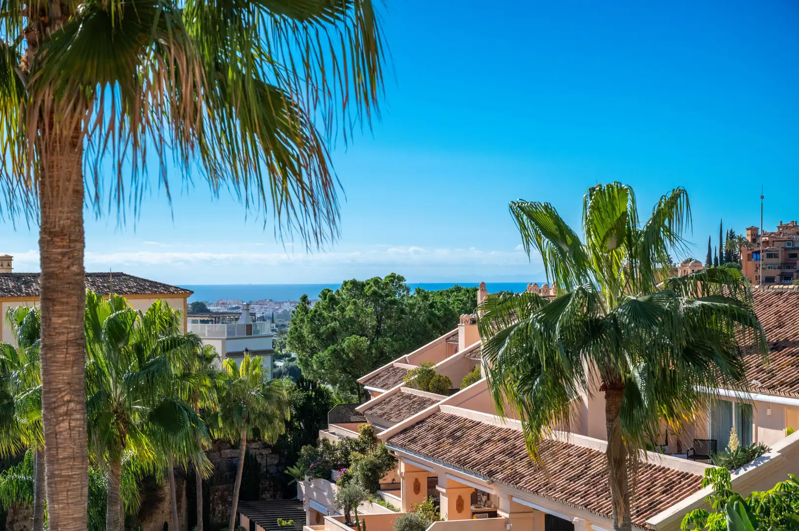 Vista exterior de Apartament en venda en Marbella amb Aire condicionat, Terrassa i Piscina