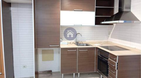 Foto 2 de Apartament en venda a Calle Lluís Ribas, Mercat, Rubí