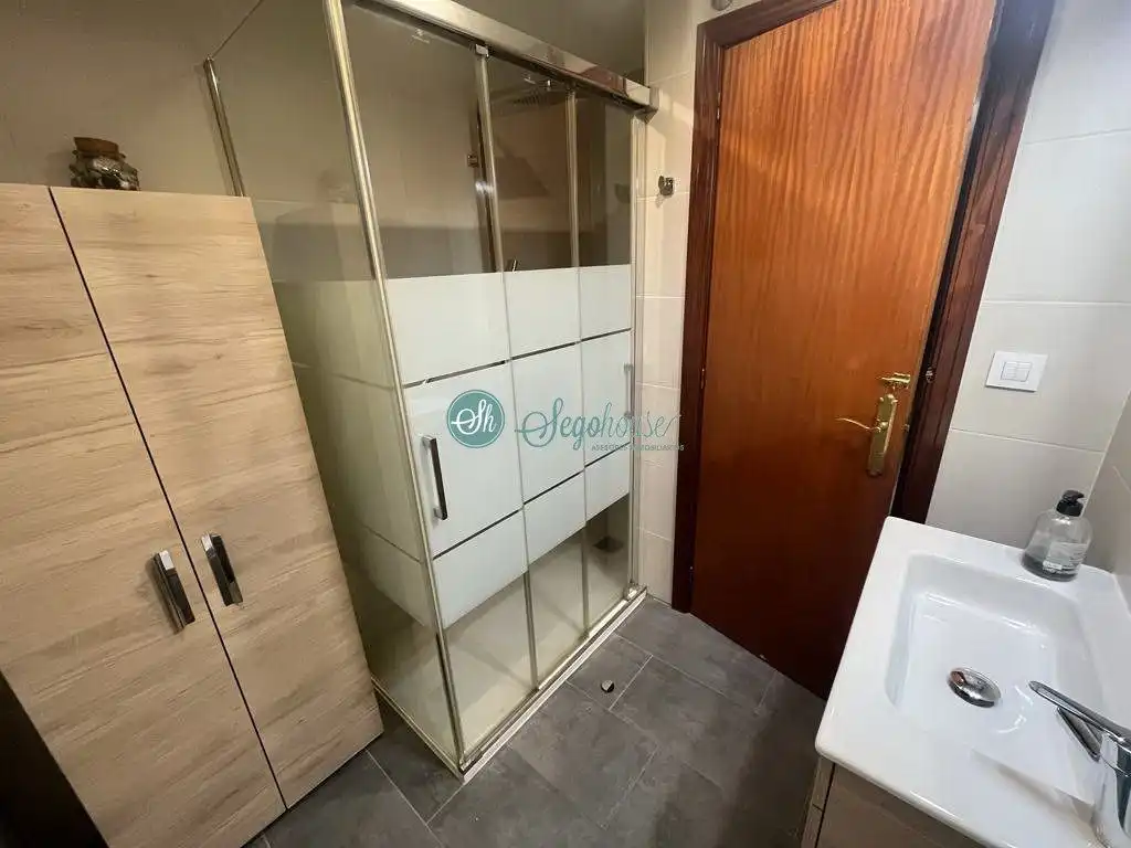 Bathroom of Flat for sale in Segovia  with Heating, Parquet flooring and Terrace
