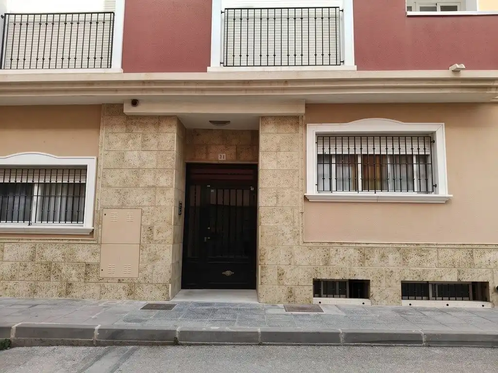 Vista exterior de Local en venta en Orihuela