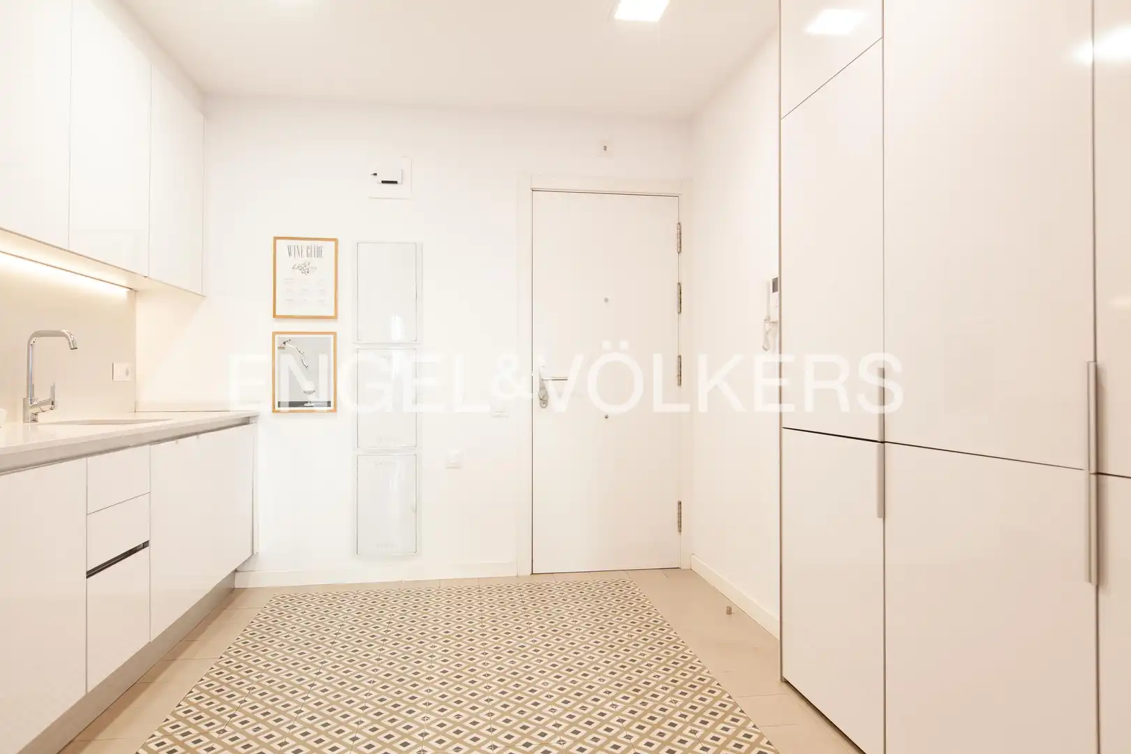 Küche von Wohnung zum Verkauf in Barcelona mit Klimaanlage, Heizung und Privatgarten