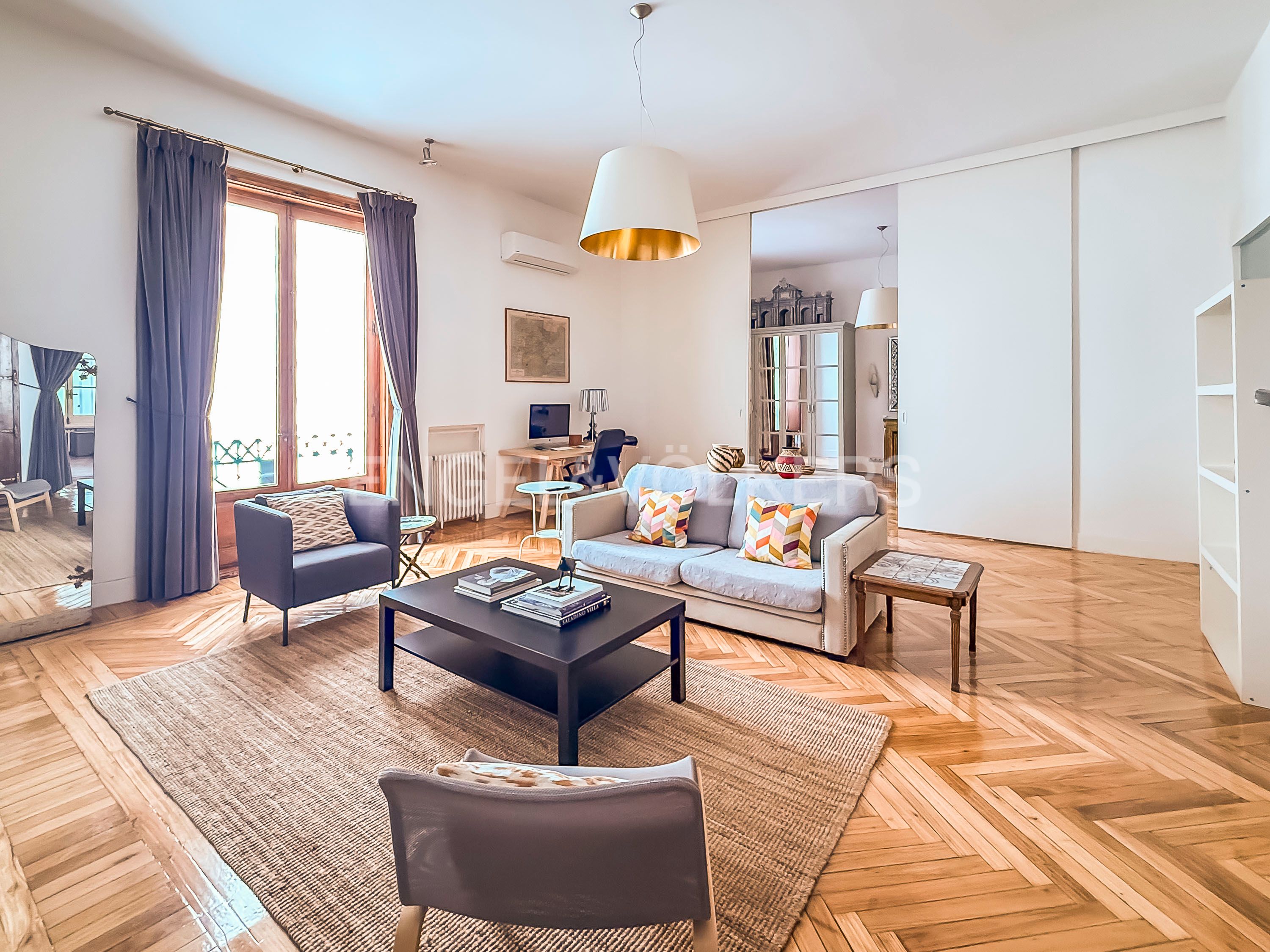 Sala d'estar de Apartament en venda en  Madrid Capital amb Aire condicionat, Calefacció i Balcó