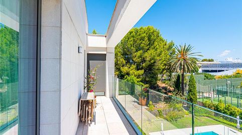 Ático seminuevo en complejo residencial con piscina en Zona Colegios,